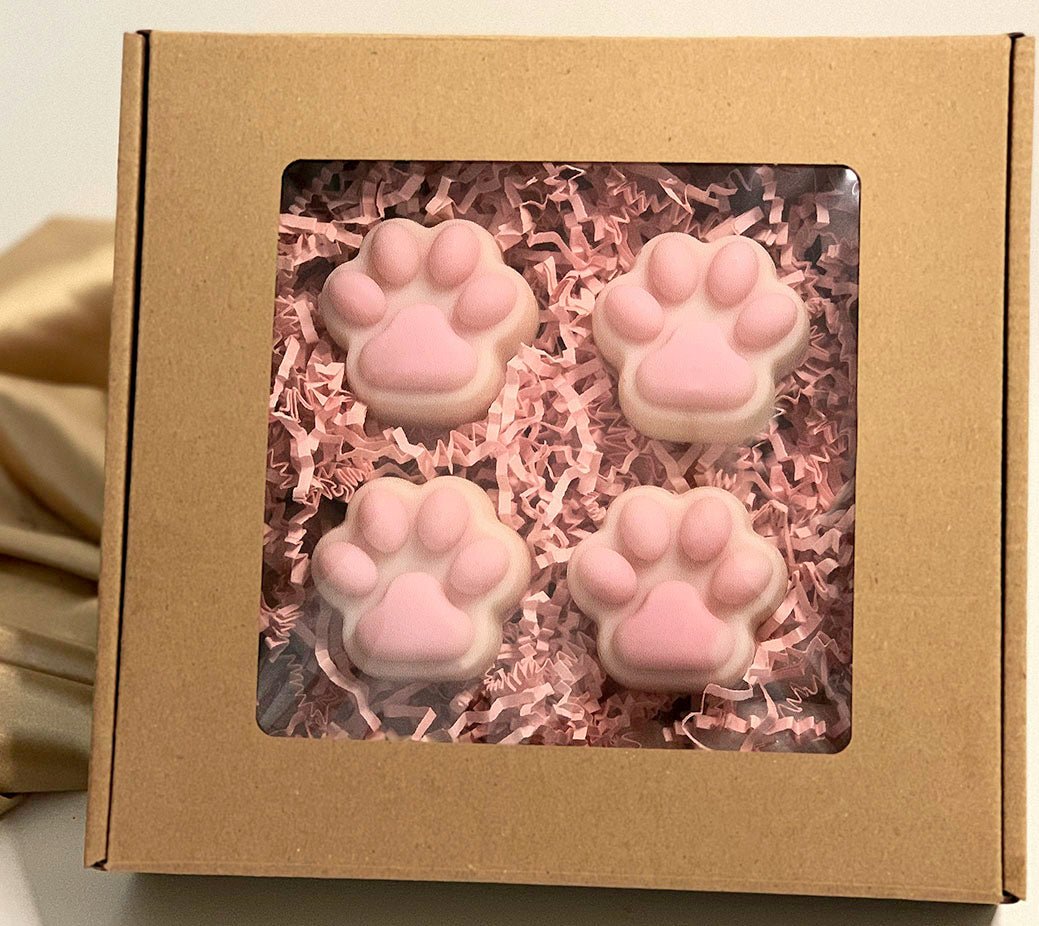 Scented wax in the shape of little paws